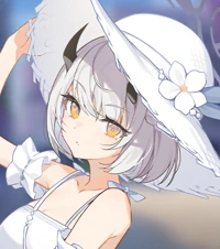 セナ（私服）